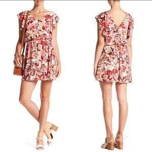 En créme floral blouson dress